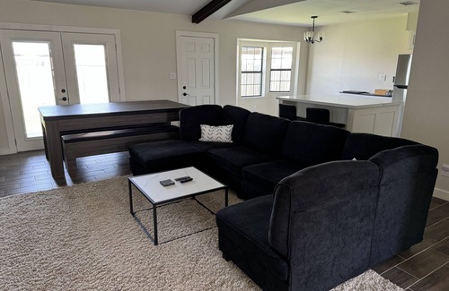McAllen House | Quaint and quiet home away from home!