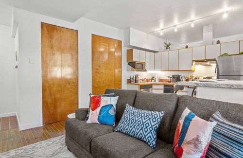 Old City Apartment | Quaint and Stylish APT with King Bed for Long Term Stay