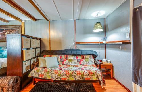 Paradise Estates Apartment | Quaint Ashford Studio Stay 5 Mi to Mt Rainier!