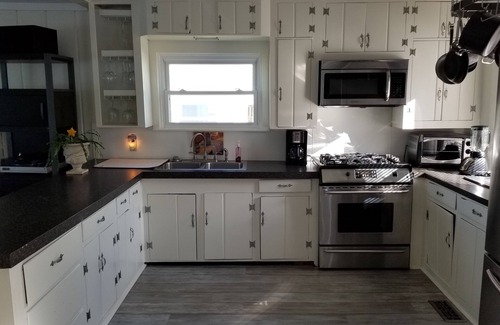 Kawkawlin Cottage | Quaint beach cottage with magnificent sunrises on Saginaw Bay/Lake Huron