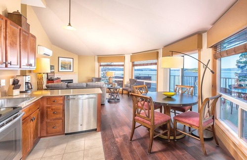 Deer Harbor Resort | Quaint boutiques, art galleries and museums