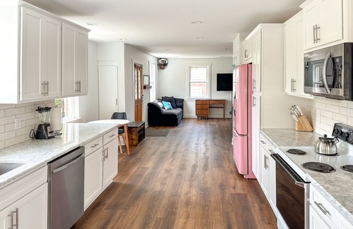 Hillsboro West End House | Quaint brick home - close to Vanderbilt University, Medical Center, and Hospital