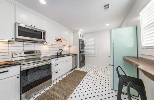 Capital View House | Quaint bungalow minutes from shopping, dining and downtown!