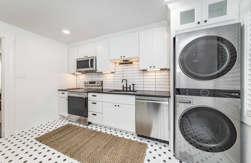 Capital View House | Quaint bungalow minutes from shopping, dining and downtown!
