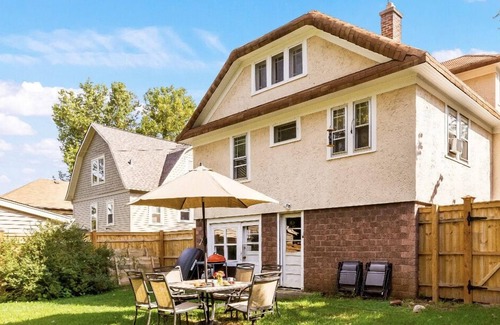 Mundelein House | Quaint Bungalow, near Great Lakes Naval Base