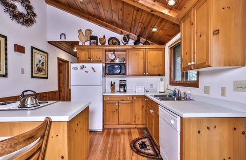 Sayner Cottage | Quaint cabin on the shores of Plum Lake.