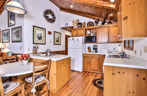 Sayner Cottage | Quaint cabin on the shores of Plum Lake.