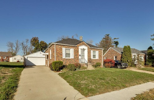 Cedar Rapids House | Quaint Cedar Rapids Home, 4 Mi to Downtown!