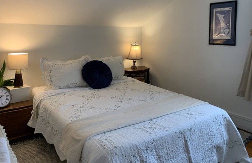Owen Sound House | Quaint century home in heart of the River District