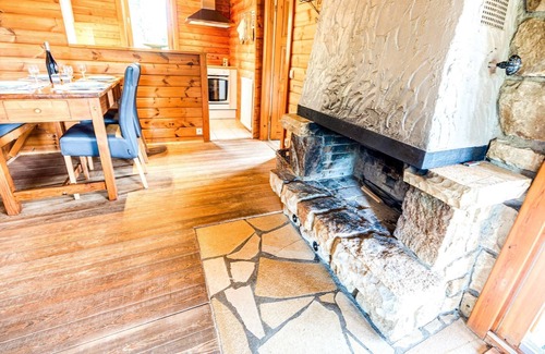 Bernister Ski Chalet | Quaint Chalet, Bernister