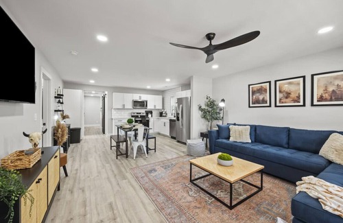 Knoxville House | Quaint & Charming Knoxville Cottage