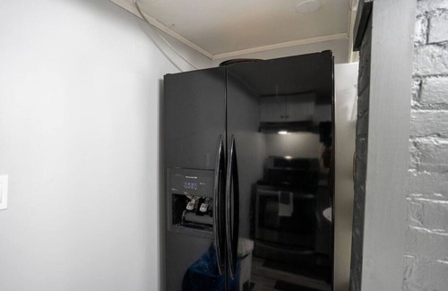 Windsor Apartment | Quaint Clean 2BR DT Windsor Laundry and parking Inc