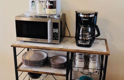 Menlo Park Apartment | Quaint condo near hiking-biking-downtown