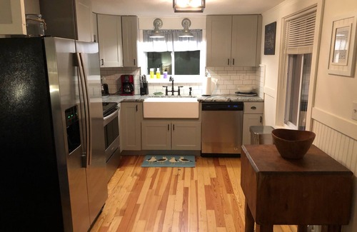 Dennis Port House | Quaint cottage 100 steps from the Beach