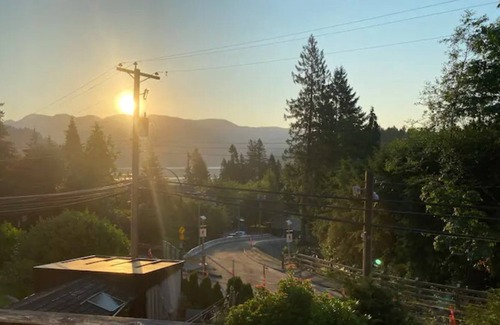 Deep Cove House | Quaint cottage within a 5 minute walk to Deep Cove, beach, & mountain adventures