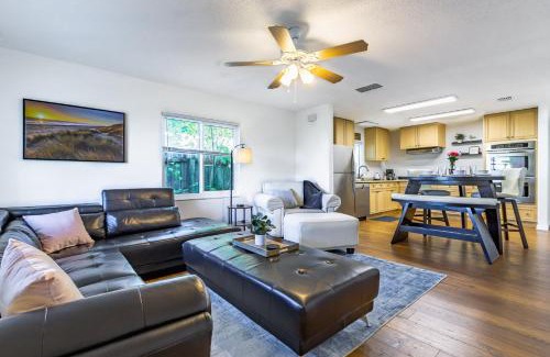 Vamo House | Quaint Cottage in a South Sarasota Neighborhood