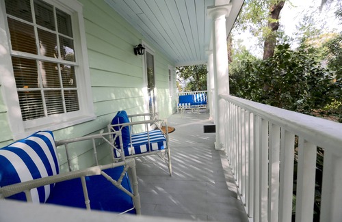 The Point House | QUAINT COTTAGE IN HISTORIC OLD POINT Beaufort, S.C.