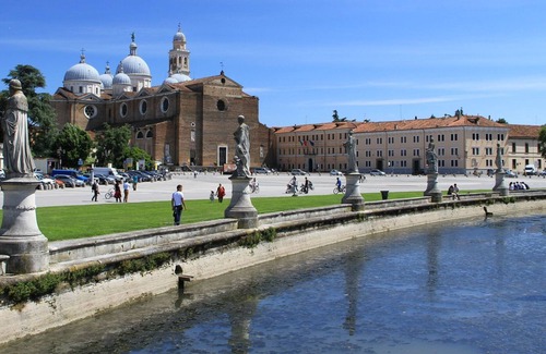 Cornoleda Cottage | Quaint Cottage in Cornoleda with Garden only 1 hour away to Venice