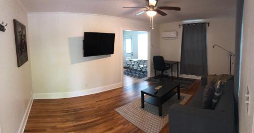 East Durham House | Quaint Cottage Minutes From Downtown