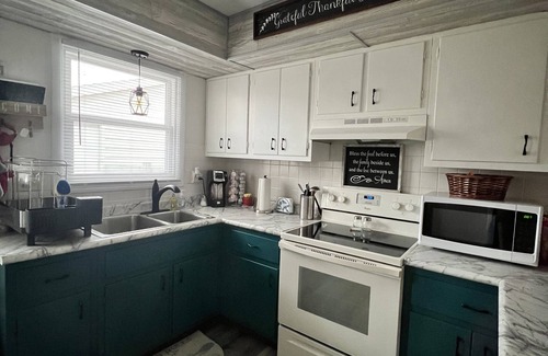 Muncie House | Quaint cottage near Ball Hospital and Ball College
