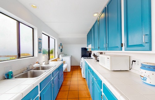 Elk House | Quaint cottage on the beach with mountain view, large deck, grill, & W/D