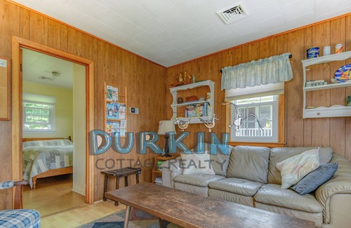 Snug Harbor Cottage | Quaint Cottage, Short Walk to Pond Access, Hypoallergenic Dog Friendly, Close to Beaches