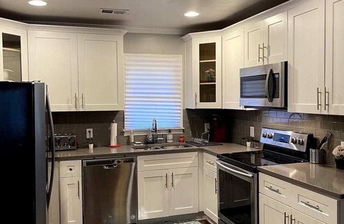 Sylvan Hills House | Quaint Cottage walking distance to a park and the Atlanta Beltline.