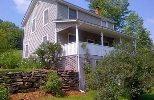 Damascus House | Quaint Country Farm House On 20 Acres, 25 minutes to Bethel Woods (Woodstock)!