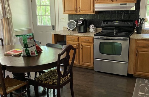 Middletown House | Quaint country house nestled in the woods