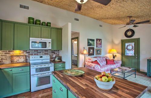 Dennis House | Quaint Countryside Casita 45 Mi to Ft Worth