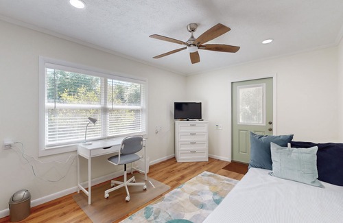 Floral City House | Quaint, countryside bungalow across from bike trail with screened lanai & WFH