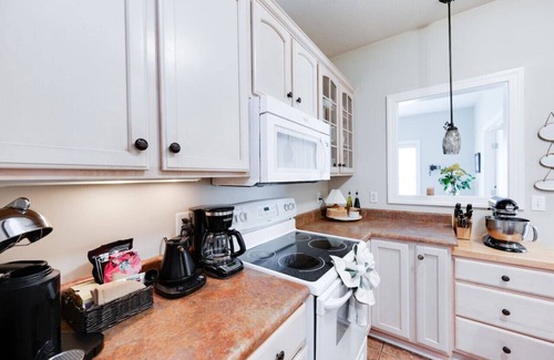 Lynchburg House | Quaint & Cozy | 10 min. to LU | The Wyndsong