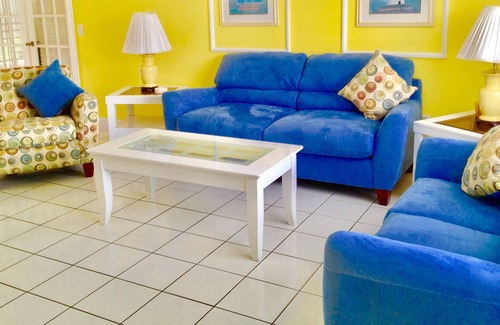 Sebastian Highlands House | Quaint & Cozy Beach Home in the Undiscovered Gem Town of Sebastian. From $99.00