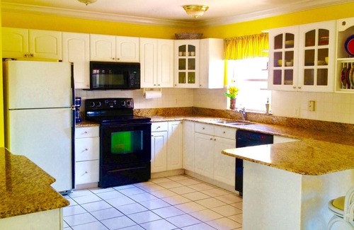 Sebastian Highlands House | Quaint & Cozy Beach Home in the Undiscovered Gem Town of Sebastian. From $99.00