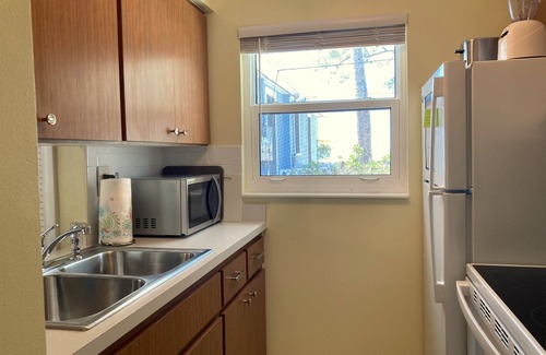 Holmes Beach Apartment | Quaint & Cozy Beachside Apartment - 75 Steps to Beach - Bamboo Apts. #4