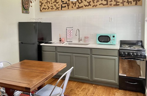 Smithville Cottage | Quaint, Cozy Cottage in Historic Downtown