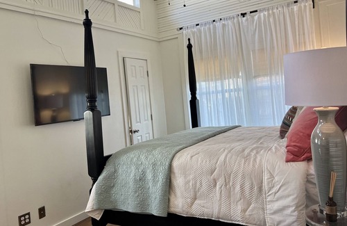 Smithville Cottage | Quaint, Cozy Cottage in Historic Downtown
