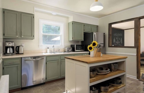 New Paltz House | Quaint & Cozy Cottage | Wood Stove, Pet Friendly