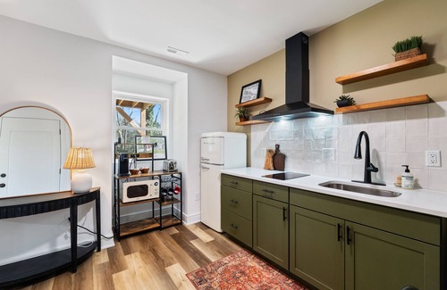 Downtown Apartment | Quaint & cozy living minutes from downtown Raleigh