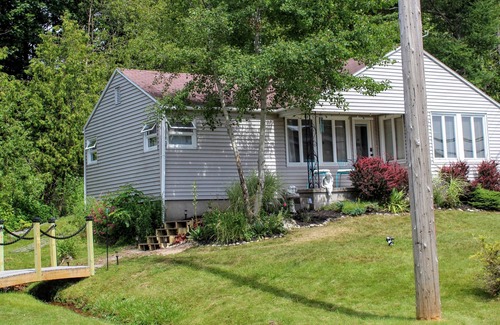 Beulah Cottage | Quaint Crystal Lake Cottage