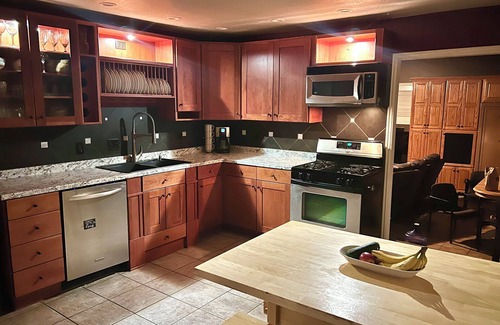 West Bountiful House | Quaint Cul-de-Sac Golf Course Getaway in West Bountiful