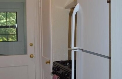 Knox - Henderson Apartment | Quaint Duplex In Lower Greenville Avenue Area - Great Location for SMU Events!