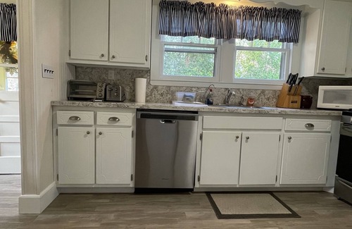 Jamesport House | Quaint Family-sized Home w/private beach — 5 minutes from wineries!