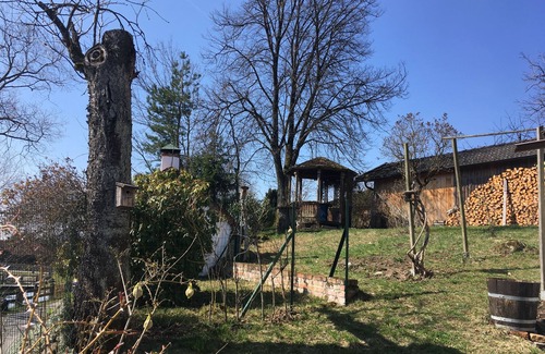 Falkenfels House | Quaint farmhouse in an idyllic location between a knight's castle and bathing pond