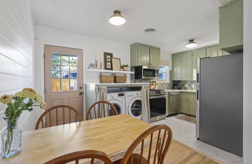 Fort Worth House | Quaint Fort Worth Cottage near TCU, Dickies Arena, & Stockyards