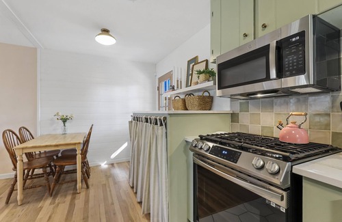 Fort Worth House | Quaint Fort Worth Cottage near TCU, Dickies Arena, & Stockyards