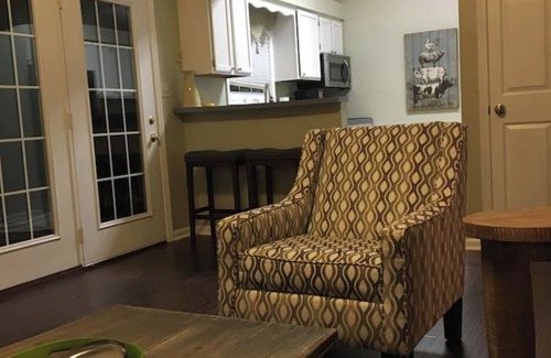 Hopkinsville House | Quaint Garden home