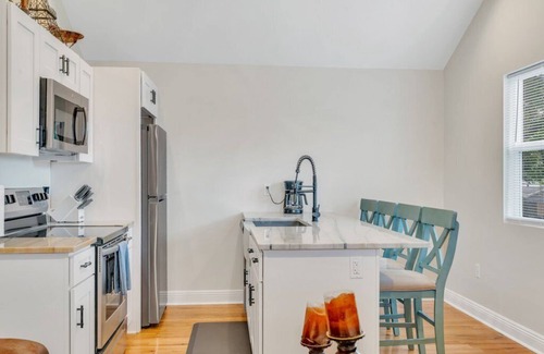Gentilly Terrace Condo | Quaint Gentilly: 2BR, Private Guesthouse Getaway, Parking