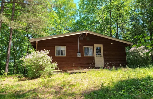 Cumberland Cabin | Quaint getaway cabin on an exclusive Northwoods lake