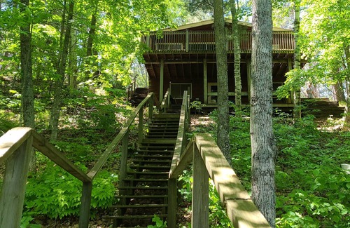 Cumberland Cabin | Quaint getaway cabin on an exclusive Northwoods lake